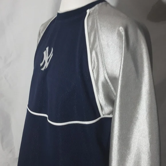 Shirt - Picture 2 of 4